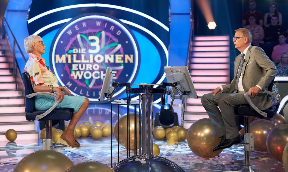 ,,Wer wird Millionär‘‘-Kandidatin Jutta Kuckelkorn und Günther Jauch. | © RTL/Guido Engels