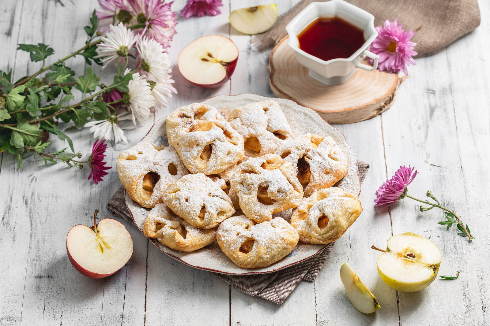 Low Carb und ohne Zucker: Süße Blätterteig-Brötchen mit Apfelfüllung