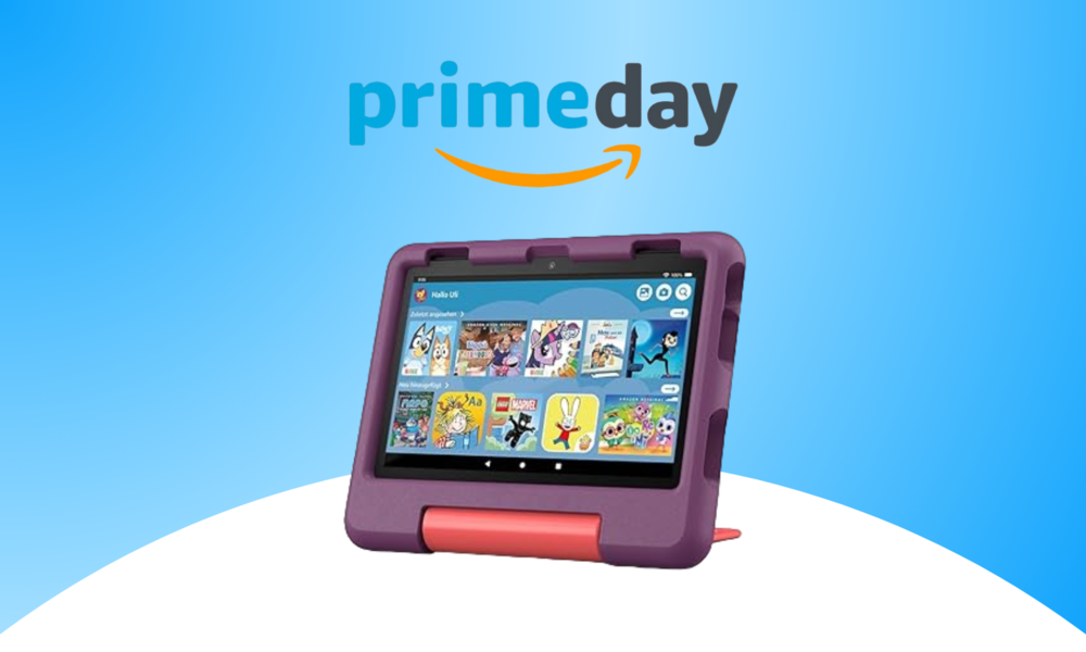Ein lilafarbenes Amazon Fire HD Kids-Tablet mit Kinderinhalten steht vor einem blauen Hintergrund mit dem Prime Day 2024-Logo in Schwarz und Blau. | © Amazon
