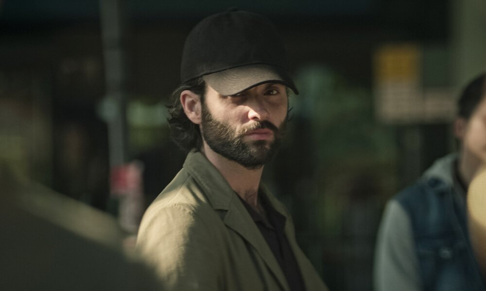 Penn Badgley in Staffel 4 der Netflix Serie "You" | © Netflix