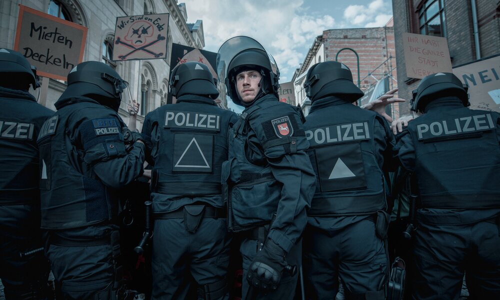 „Allein zwischen den Fronten“: So sieht Polizeiarbeit wirklich aus | © ZDF