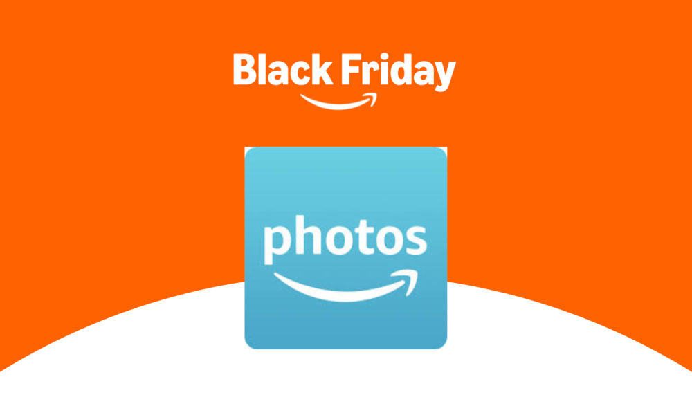 Der Schriftzug "Black Friday", darunter das Logo von Amazon Photos vor rotem Hintergrund. | © Amazon
