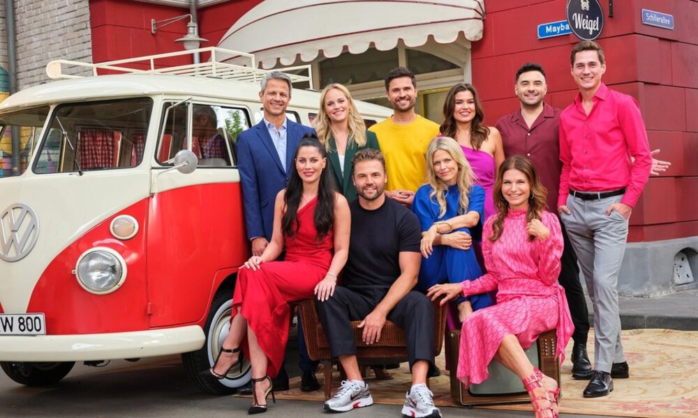 "Unter uns" Jubiläum: Davon hat die Crew in 30 Jahren 633.847 Stück verputzt | © RTL