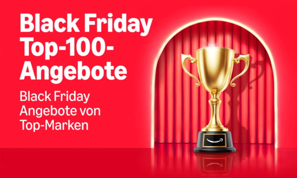 Goldener Siegerpokal mit Amazon-Logo vor rotem Vorhang, daneben weiße Schrift „Black Friday Top-100-Angebote“ auf rotem Hintergrund. | © Amazon