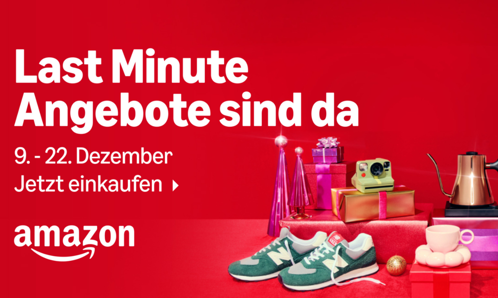Text: "Last Minute Angebote sind da. 9. - 22. Dezember. Jetzt einkaufen." Darunter befindet sich das Amazon-Logo. Daneben grüne Sneaker, Geschenke, Kamera, Kaffeekanne und andere Geschenkideen. | © Amazon