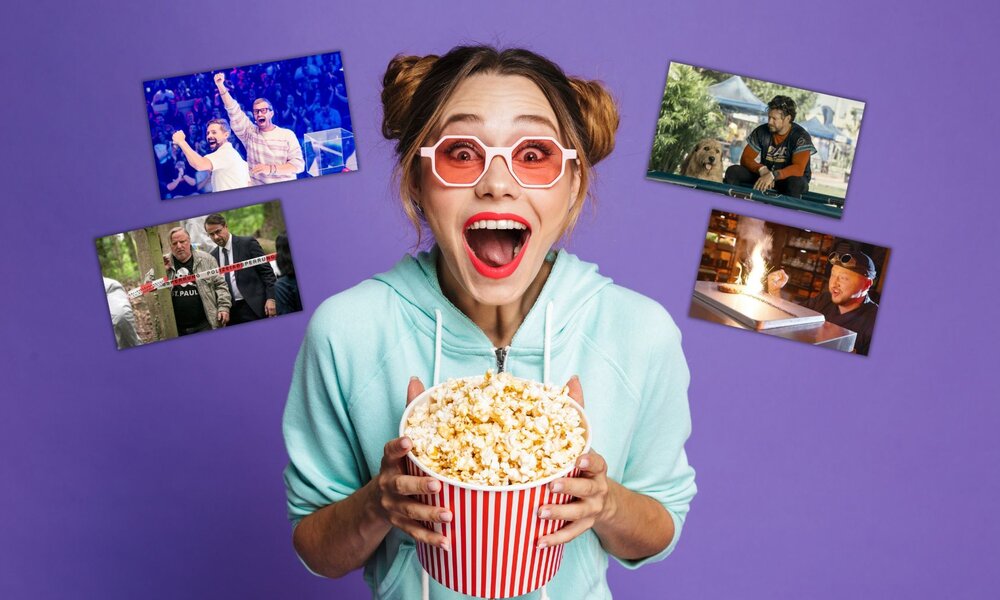 Lachende Frau in sportlichem Look mit aufgerissenen Augen hält Popcorn; hinter ihr schwebende Bilder von Film- und TV-Szenen. | © ©Drobot Dean / stock.adobe.com / + Sender