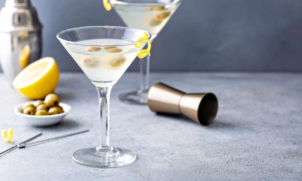 Vesper Cocktail | © gettyimages.de/VeselovaElena