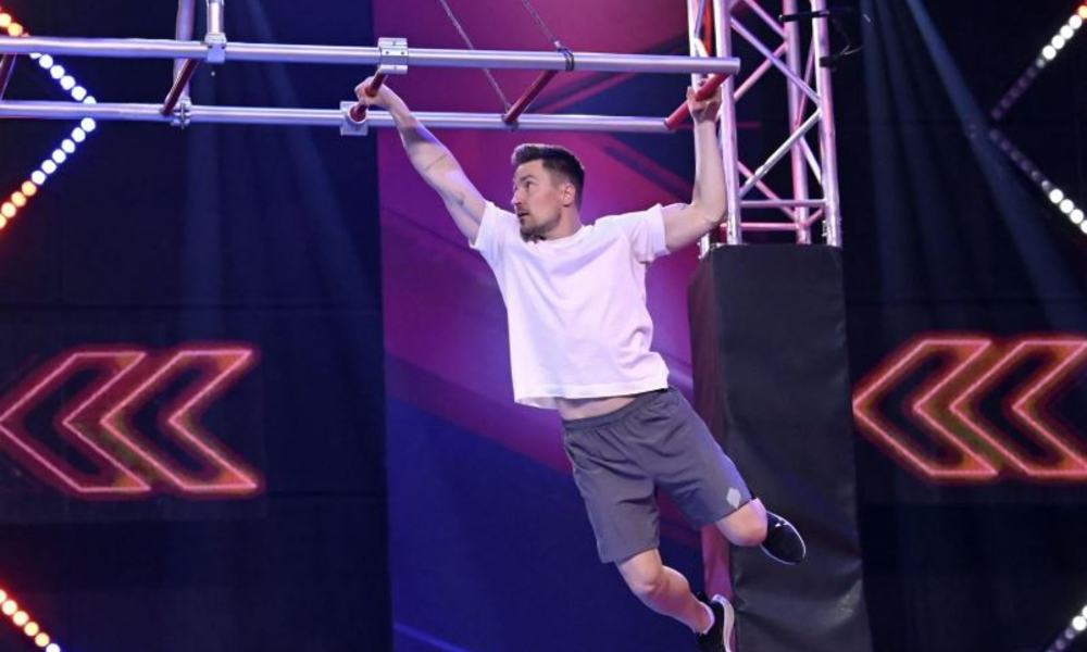 „Ninja Warrior Promi-Special“: Laura Wontorra küsst Ex-„Let's Dance“-Star | © RTL/Screenshot