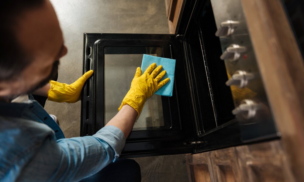 Backofen reinigen | © Adobe Stock/zinkevych