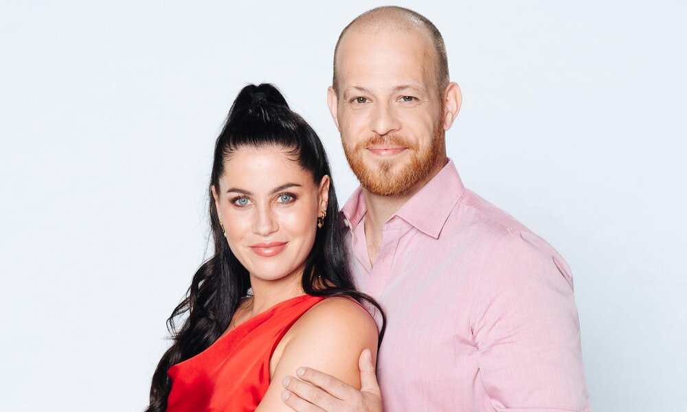 Valea Scalabrino und Patrick Müller schauen in die Kamera.  | © RTL / Julia Feldhagen