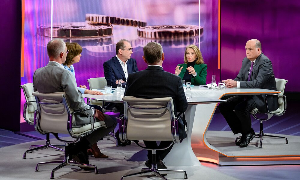"Maybrit Illner" eskaliert: "Reißen Sie sich mal zusammen, Mensch!" | © ZDF