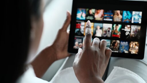 Netflix-Abo teilen? Das kostet es dich jetzt wirklich