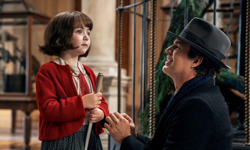 Aria Mia Loberti und Mark Ruffalo in der Netflix-Serie "Alles Licht, das wir nicht sehen" | © Netflix