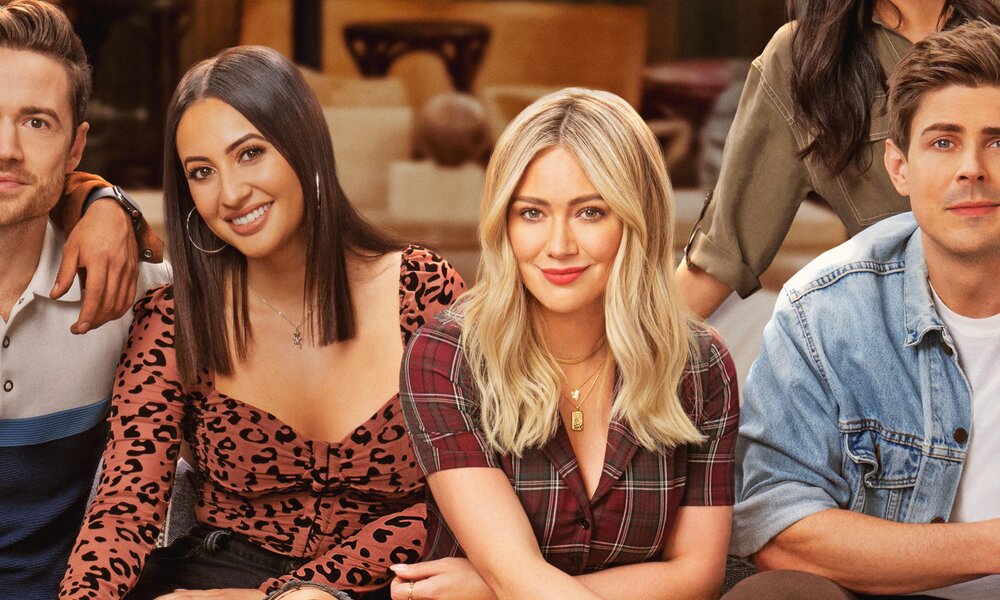 Key Art zur Hulu/Disney+ Serie "How I Met Yout Father" mit Hilary Duff, Tom Ainsley, Francia Raisa, Chris Lovell | © Disney+