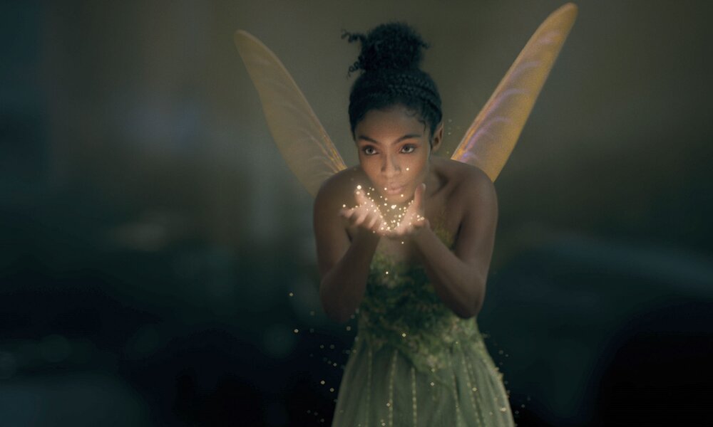 Yara Shahidi als Tinkerbell im Disney+ Film "Peter Pan & Wendy" | © Disney+. Photo courtesy of Disney. © 2023 Disney Enterprises, Inc. All Rights Reserved.