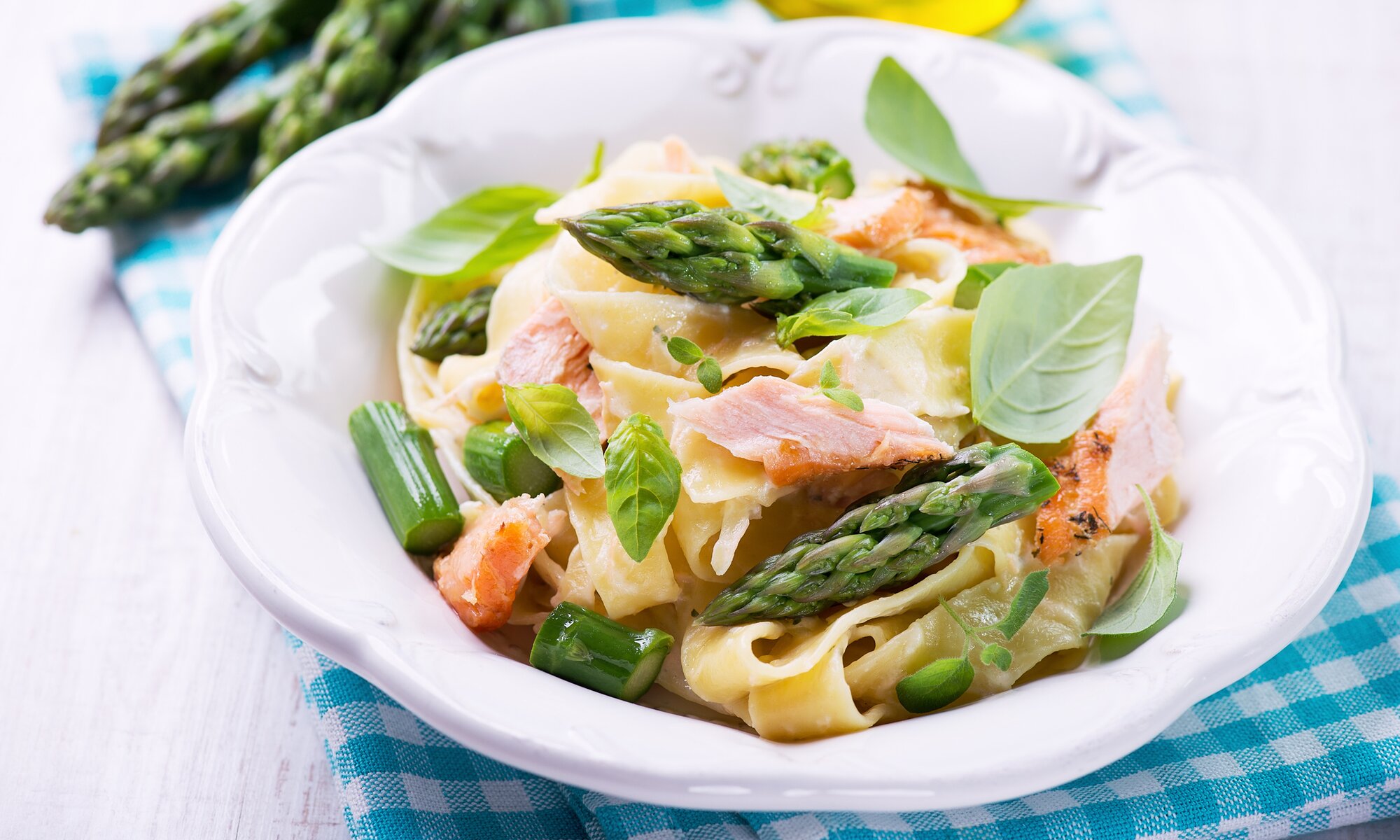 Das schmeckt nach Frühling: Tagliatelle mit Lachs und Spargel