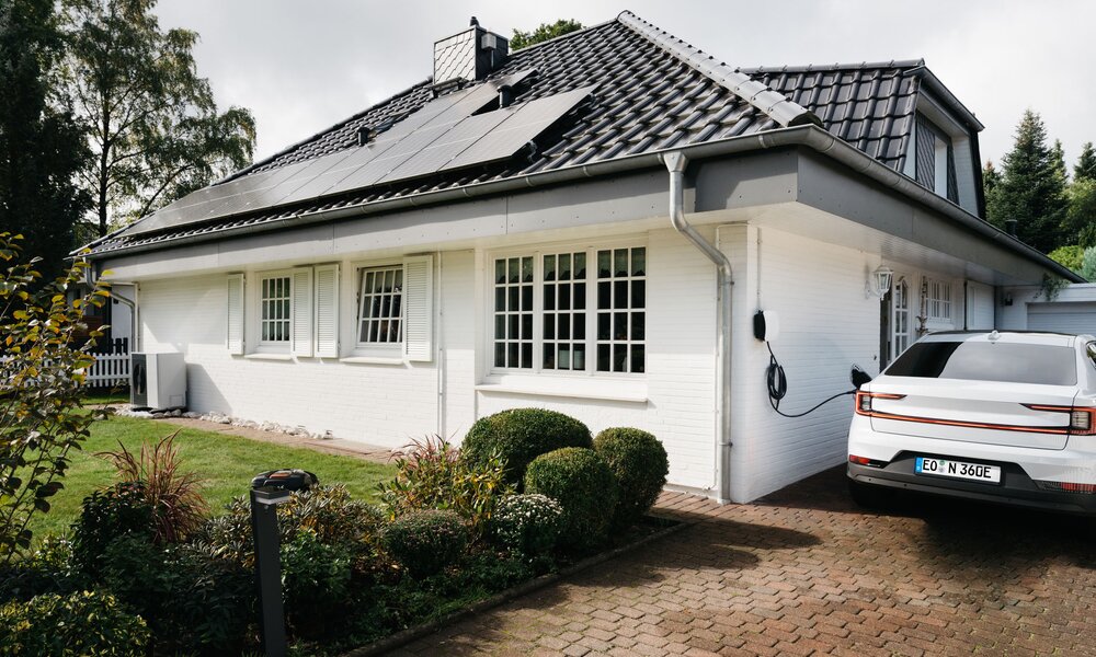 Während sich Beleuchtung oder Kochen zeitlich nicht verschieben lassen, sieht das z. B. beim Ladevorgang für das E-Auto anders aus. Mit flexiblen Stromtarifen profitiert man hier besonders. | © E.ON/Max Kruse