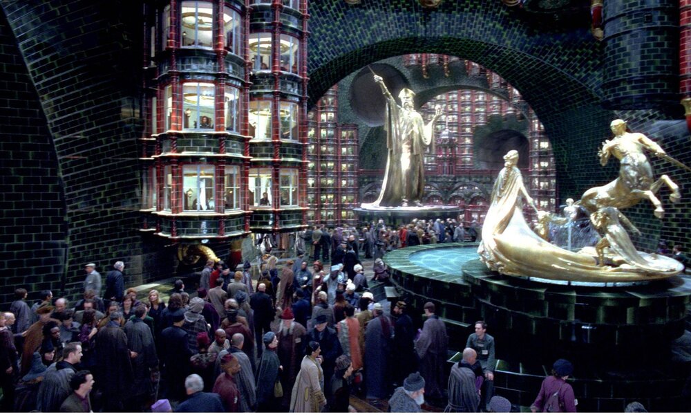 Warner Brothers Pictures Presents Harry Potter and the Order of the Phoenix The Ministry of Magic atrium  | © IMAGO / Cinema Publishers Collection