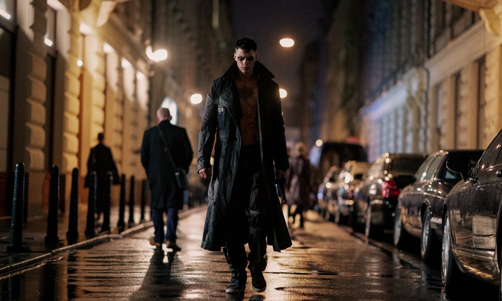 Bill Skarsgard als the Crow | © Larry Horricks/ Lionsgate
