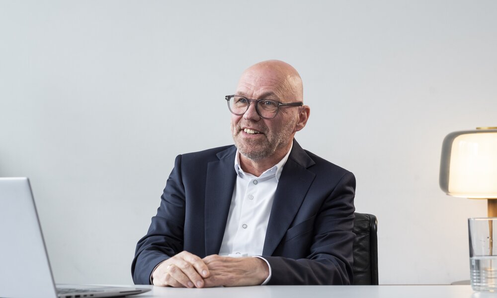 Dr. Jürgen Bludau empfiehlt regelmäßige Vorsorgeuntersuchungen und das aktive Mitgestalten der eigenen Gesundheit.  | © Ricardo Molina