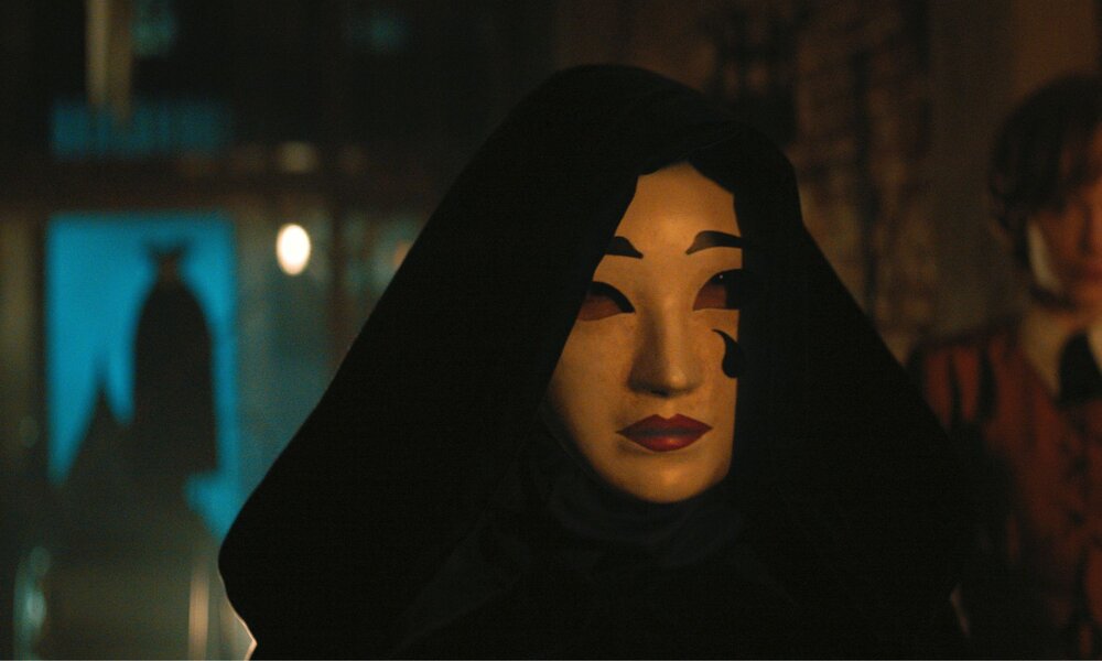 Standbild von Frau mit venezianischer Maske | © Disney