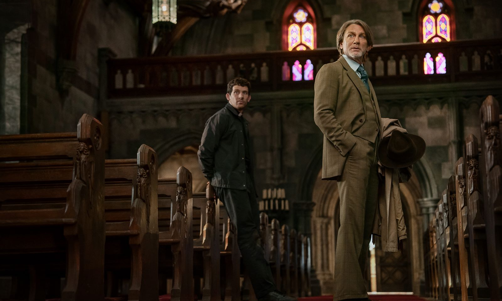(L-R): Josh O'Connor und Daniel Craig in "Wake Up Dead Man: A Knives Out Mystery". | © John Wilson/Netflix