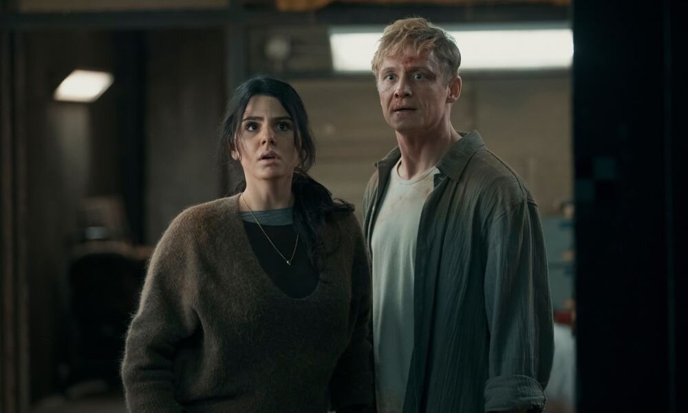 Eingesperrt im eigenen Zuhause - „BRICK“: Der neue Netflix-Thriller mit Traumpaar Schweighöfer & O. Fee | © Netflix
