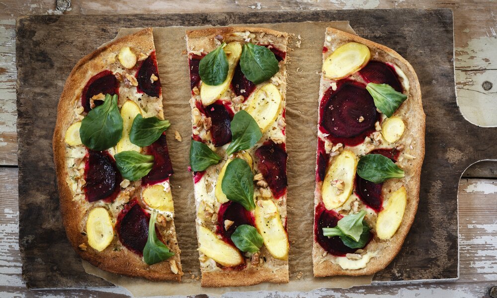 Flammkuchen mit Rübchen | © gettyimages / Westend61