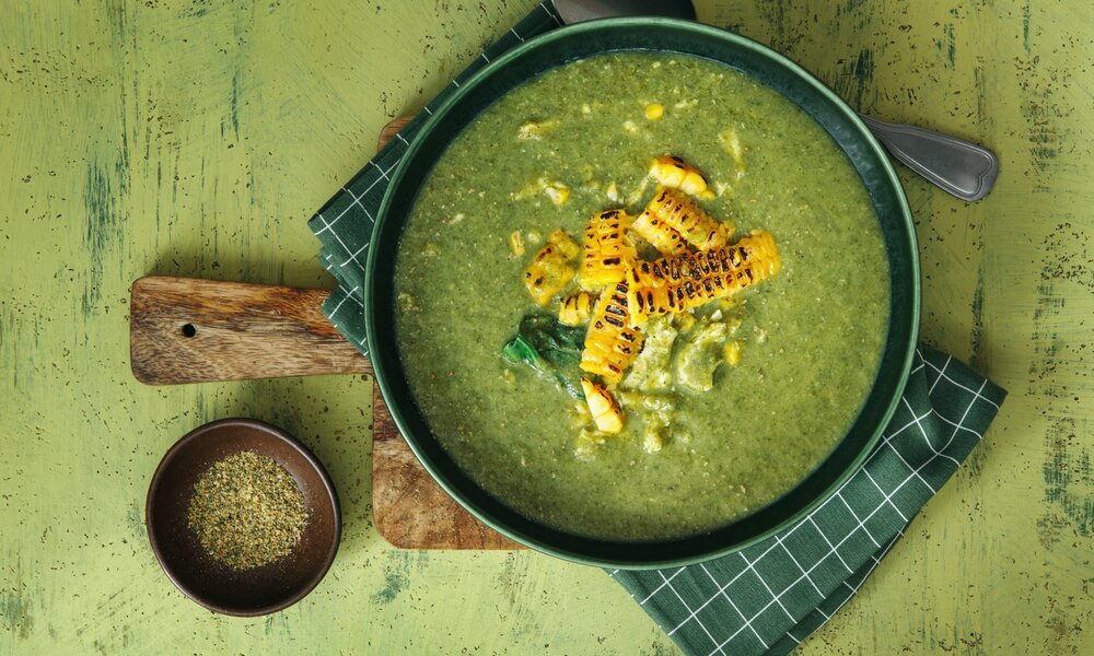 Erbsensuppe mit Mais | © gettyimages / luchezar
