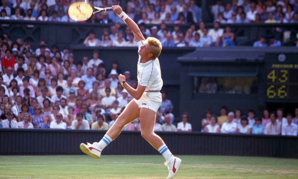 Boris Becker gewinnt 1985 als erster Deutscher Wimbledon. | © Imago