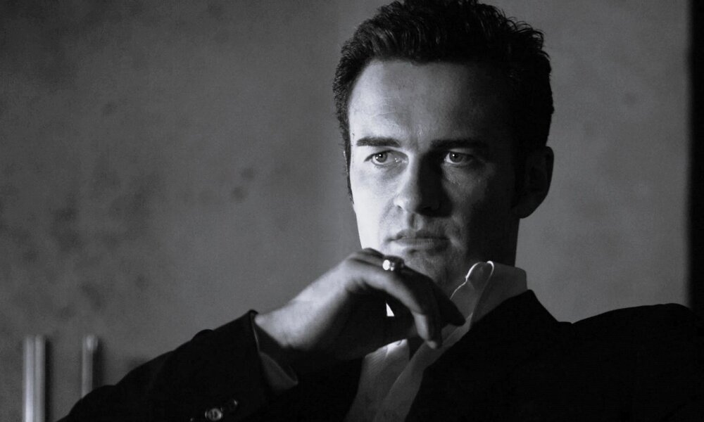Ein Porträt von Julian McMahon | © IMAGO / Capital Pictures