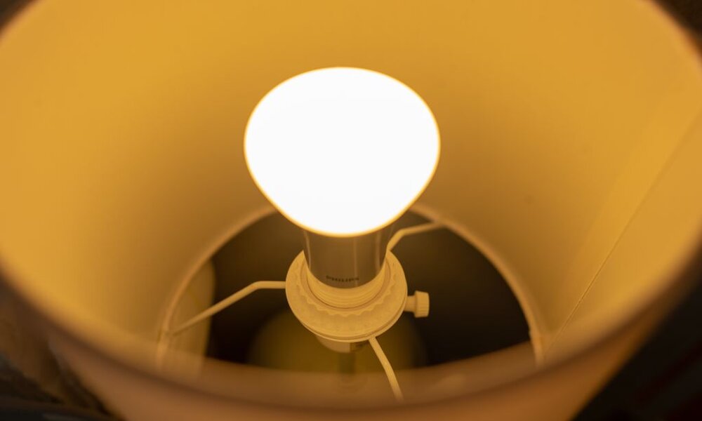 Smarte Lampe in Fassung | © Getty Images/Smith Collection/Gado