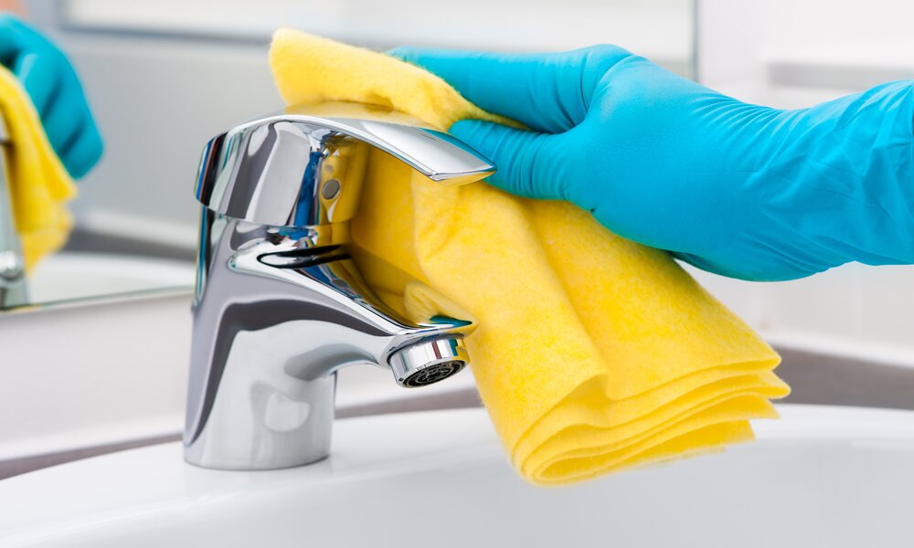 3 Tricks gegen Kalk - So wird man lästige Flecken los | ©  Getty Images / AlexRaths