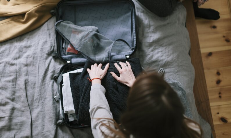 Nur mit Handgepäck reisen – So packst du richtig! | ©  Getty Images / Willie B. Thomas