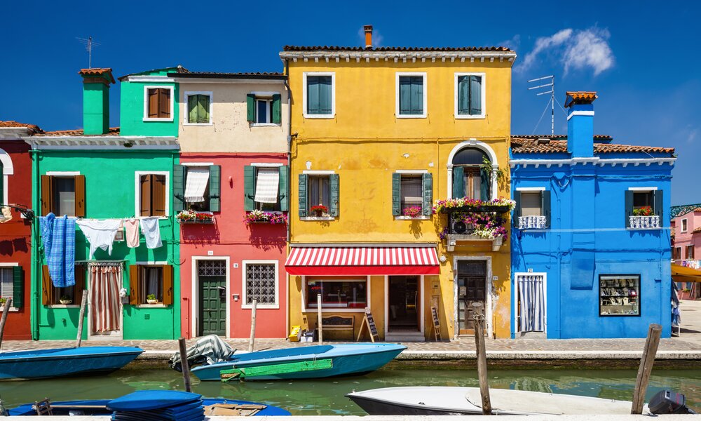 Buntes Burano: Farbenpracht und Fischertradition in Italien | ©  Getty Images / Jorg Greuel