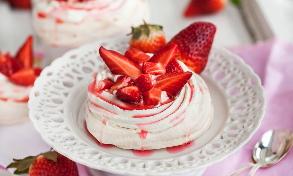 Mini-Pavlova | © Getty Images / KateSmirnova