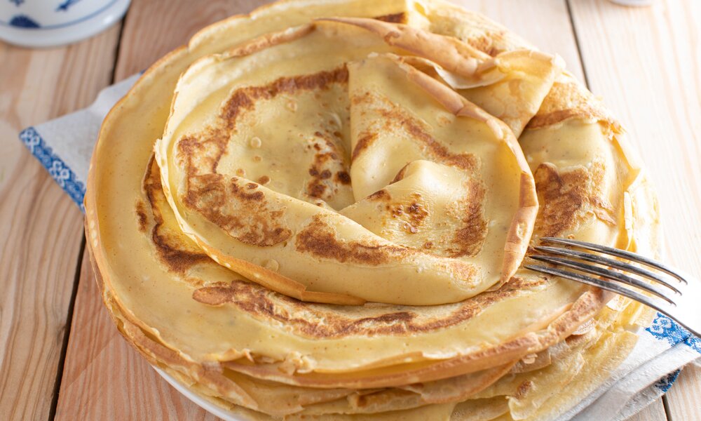 Pfannkuchen auf Teller | © Getty Images / Angelika Heine