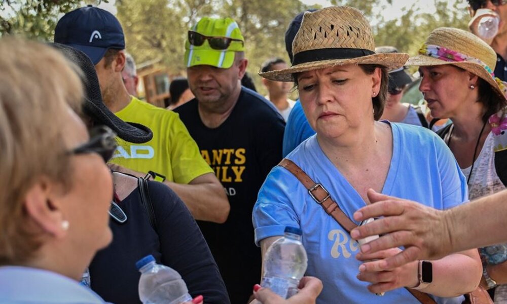 Weite Teile Europas ächzen unter einer Hitzewelle, wie hier die Bewohner und Touristen in Athen. | © RTL