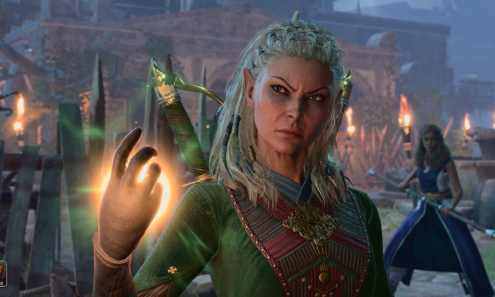 Eine Elfin blickt grimmig, während sie einen Zauberspruch vorbereitet, ihre Hand beginnt bereits zu leuchten. | © Larian Studios