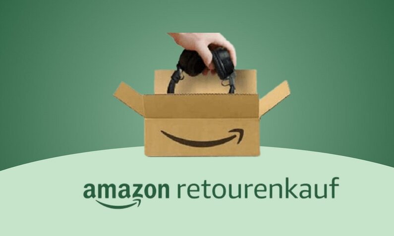Logo von Amazon Retourenkauf mit Paket, in das ein Kopfhörer eingepackt wird | © Amazon