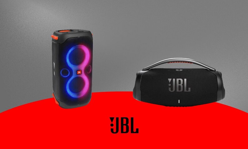 Die Lautsprecher JBL Boombox (schwarz) und JBL Partybox (schwarz mit bunten Lichtern) | © Amazon