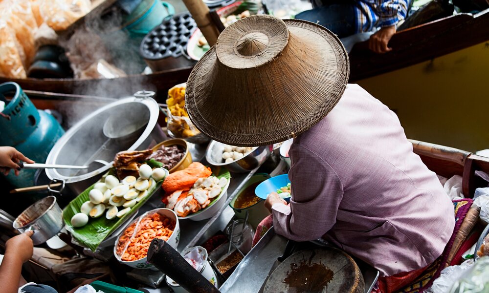 Reise_Tischmanieren | © Getty Images/Nigel Killeen