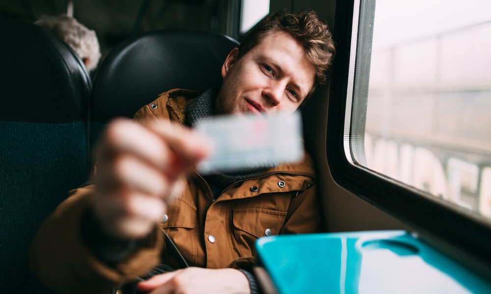 29-Euro-Ticket | © Getty Images/negatina