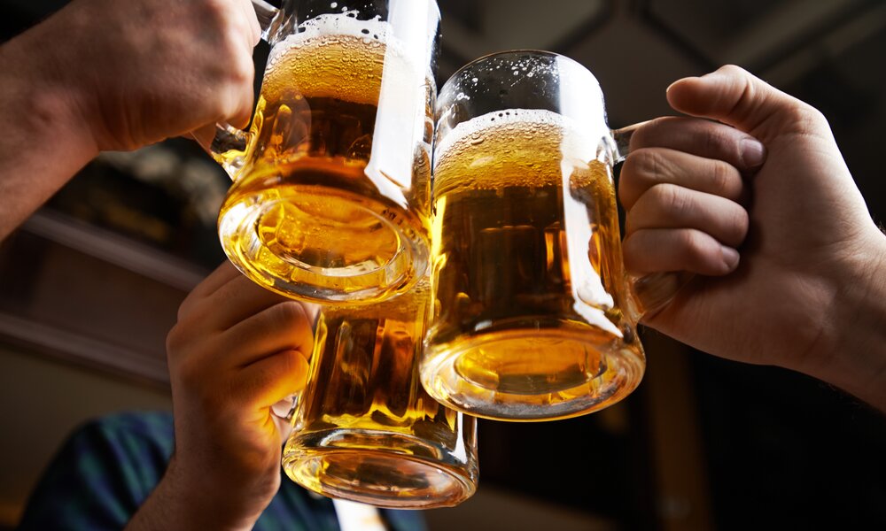 Bier_Haarpflege | © Getty Images/mediaphotos