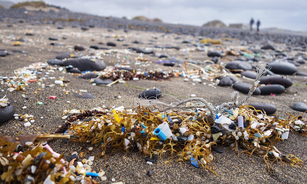 Die unsichtbare Gefahr: Mikroplastik | © Imago
