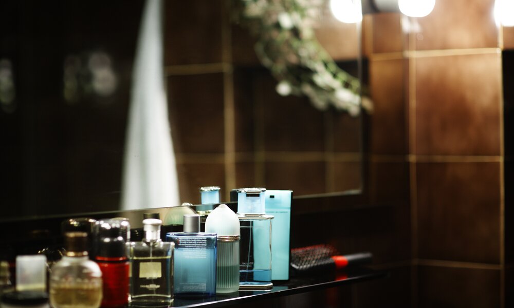 Badezimmer_Parfüm | © Getty Images/claudio.arnese