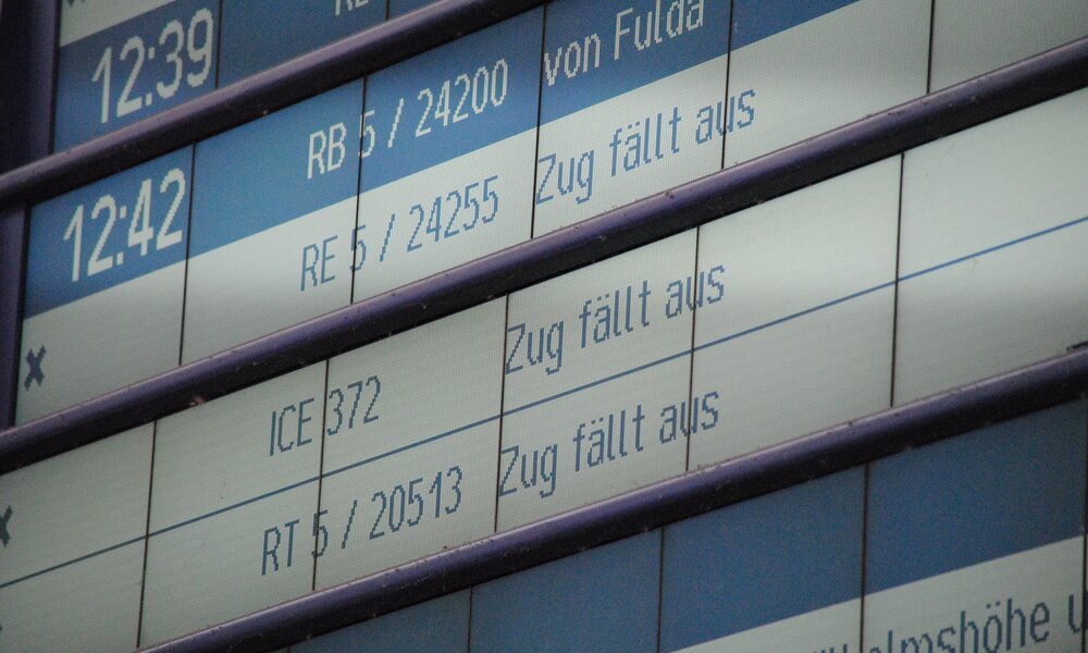 Zug fällt aus auf Anzeige | © Getty Images / Emilie Nerlich