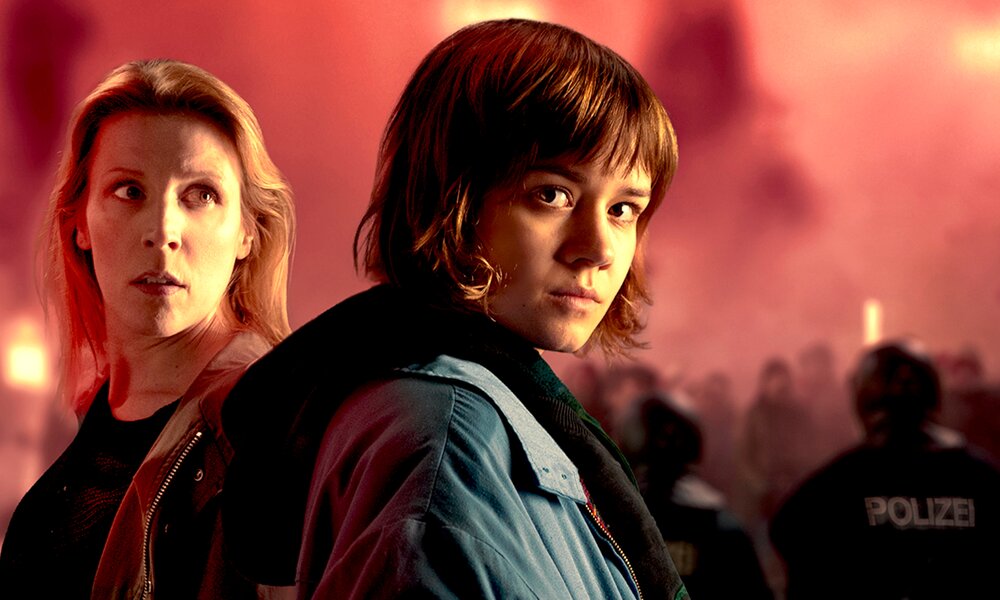 Polizistin Catrin Kogan (Franziska Weisz, l.) und Tochter Luise (Lea Drinda) entfremden sich. | © MDR