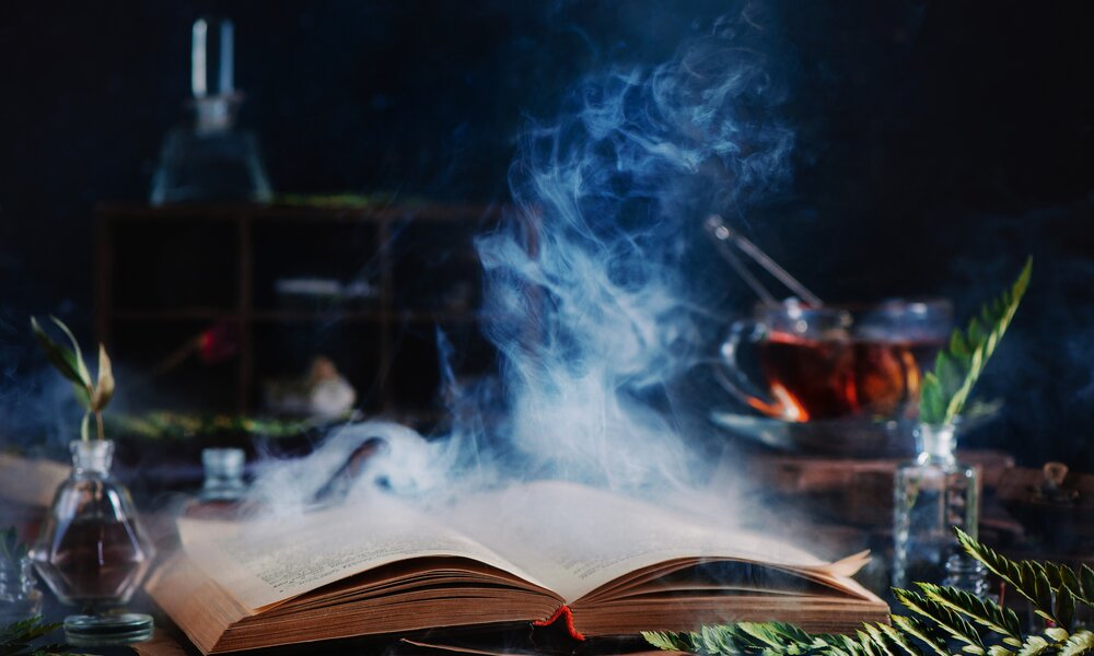 Horror-Bücher | © Getty Images/Dina Belenko Photography