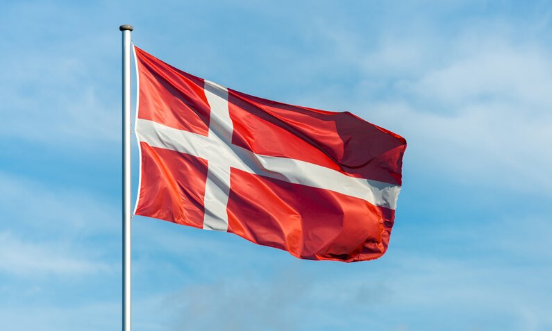 Dänische Flagge | ©  Getty Images / A-Basler